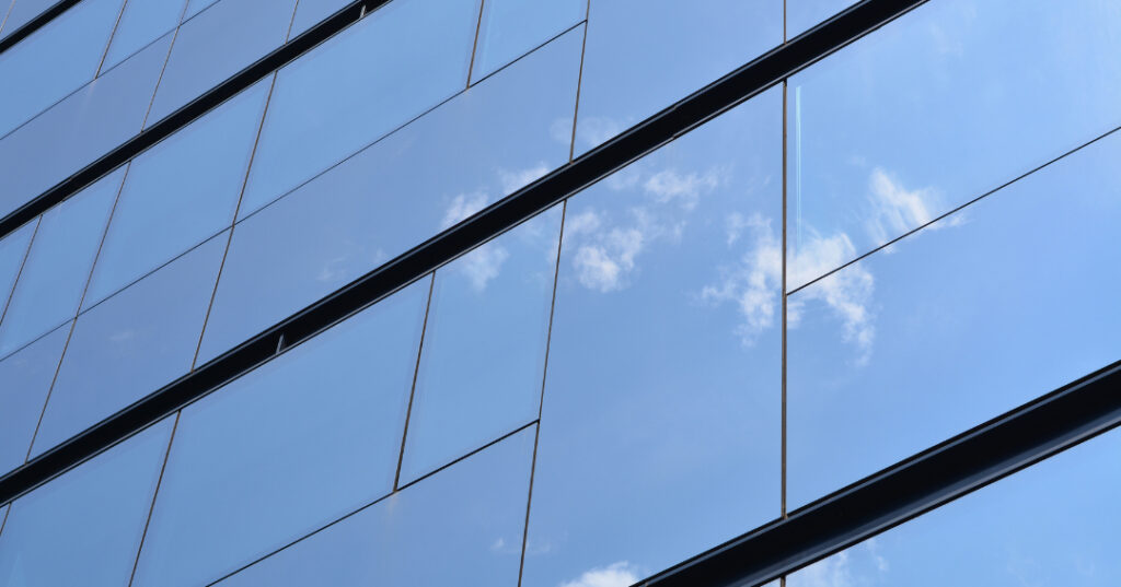 fachada de vidro em Atibaia